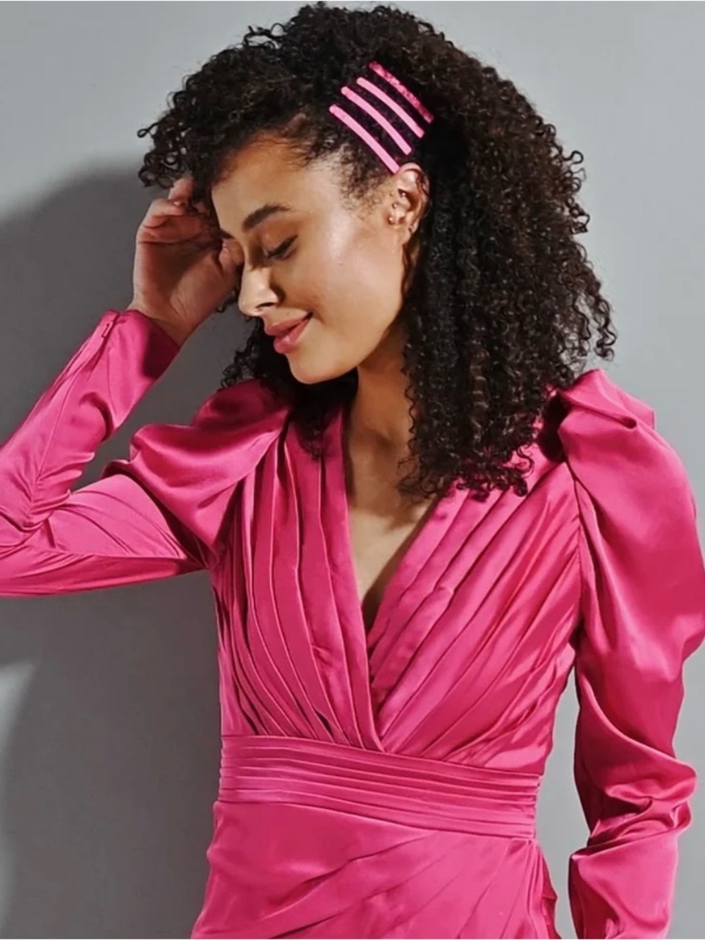 The Hair Edit Modern Curved Bobby Pins Set x4 in Fuchsia
